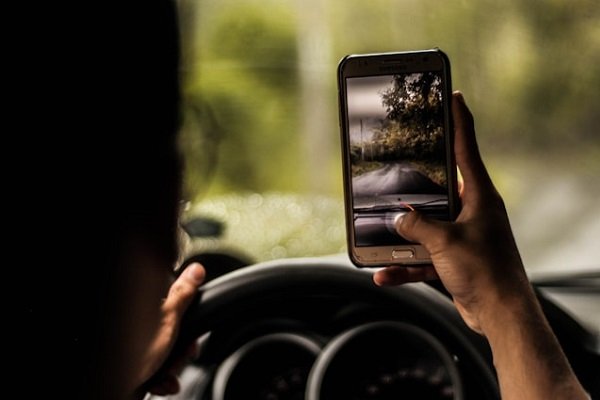 Le falta un Soporte para móvil en el coche